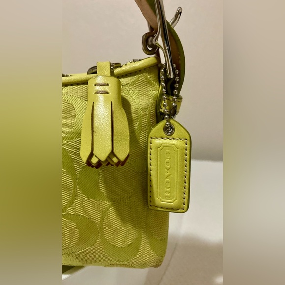 💛COACH🤍6371 Signature Vintage East West Hampton Demi Bag
Baguette Shoulder Bag - Picture 8 of 11